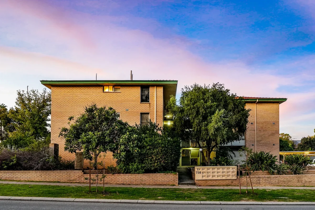One bedroom older style unit on Beaufort Street, Mount Lawley