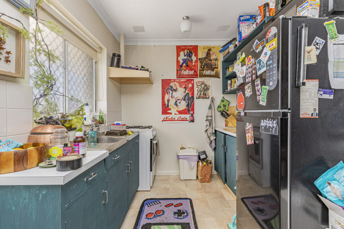 One bedroom older style unit on Stirling Street, Perth