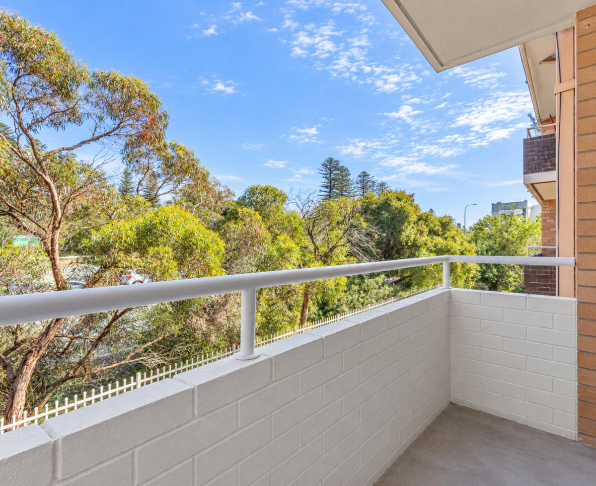 One bedroom older style unit on Stirling Highway, Mosman Park